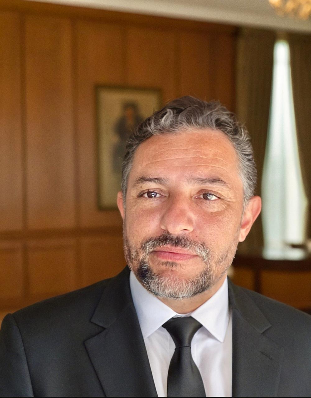 Dr. Alan cruz​